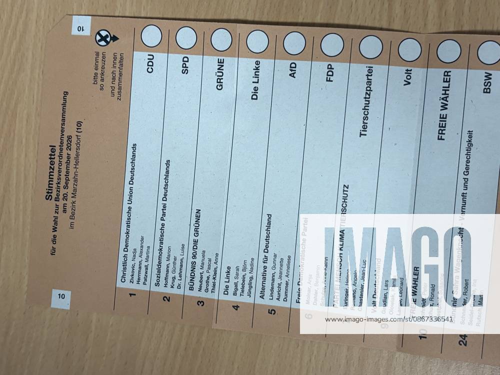 Stimmzettel für die Wahl zur Bezirksverordnetenversammlung 2026, im Wahlkreis Marzahn-Hellersdorf, Wahlkreis 10, Berlin Deutschland, Germany