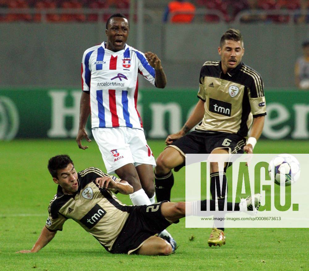 Bucharest(Romania) FC Otelul Galati-SL Benfica Champions League Group C men s football Nicolas Gaitan(L) with Javi Garcia(r) SL Benfica stoped John Ibeh(c) FC Otelul Galati :