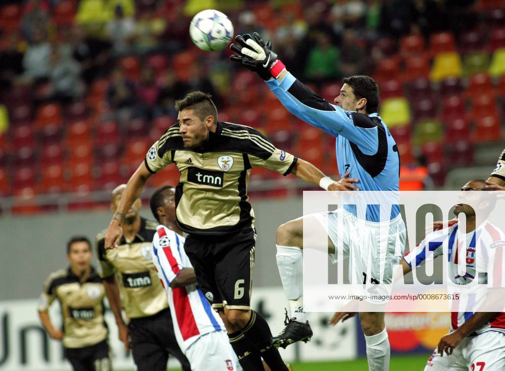 Bucharest(Romania) FC Otelul Galati-SL Benfica Champions League Group C men s football Javi Garcia(L) SL Benfica and Brnako Grahovac(c) with Marius Pena(r) FC Otelul Galati :