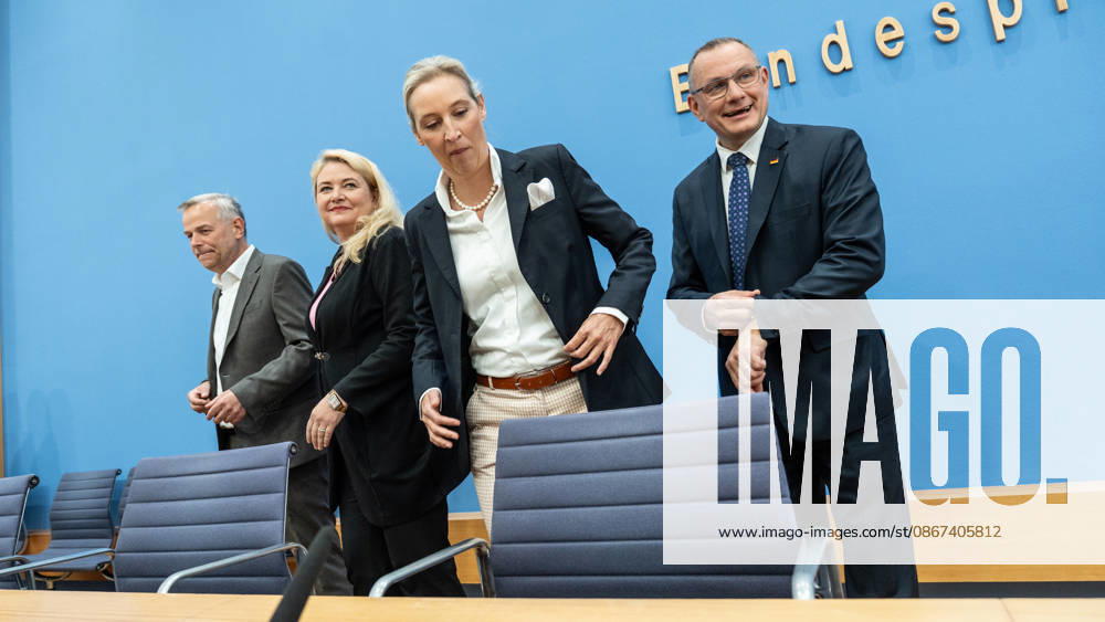 Alice Weidel, Bundesvorsitzende AfD, Tino Chrupalla, Bundesvorsitzender AfD, Leif-Eric Holm, Ministerpräsidentenkandidat Landtagswahl Mecklenburg-Vorpommern und Kristin Brinker, Spitzenkandidatin Berlin Abgeordnetenhaus-Wahl zu Beginn der Bundespressekonferenz;Bundespressekonferenz in Berlin - Wahlnachlese nach den Landtagswahlen in Mecklenburg-Vorpommern und Berlin, Berlin Berlin Deutschland Haus der Bundespressekonferenz