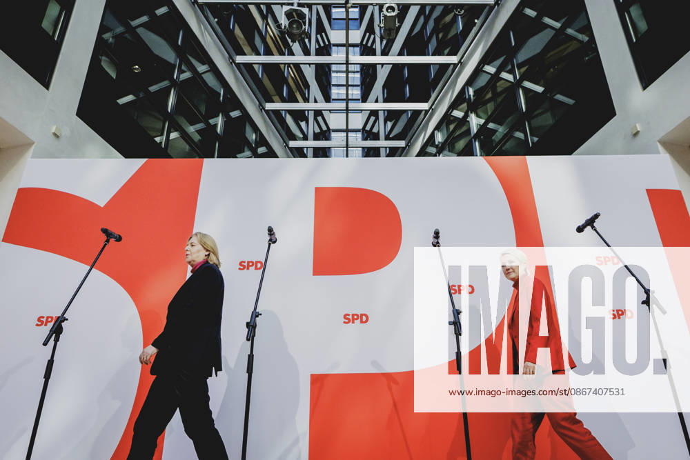 (L-R) Baerbel Bas (SPD), Bundesministerin fuer Arbeit und Soziales, und Manuela Schwesig, Ministerpraesidentin und Spitzenkandidatin der SPD fuer die Landtagswahl in Mecklenburg-Vorpommern, aufgenommen im Rahmen einer Pressekonferenz als Reaktion auf die Landtagswahl in Mecklenburg-Vorpommern sowie die Berliner Abgeordnetenhauswahl in Berlin, 21.09.2026. Waehrend Die Linke die Wahl in Berlin mit 25,7% vor der CDU gewonnen hat, siegte in Mecklenburg-Vorpommern die AfD mit 38,2% vor der SPD. Erstmals nicht ueber die 5%-Huerde geschafft hat es die CDU in Mecklenburg-Vorpommern. Berlin Deutschland