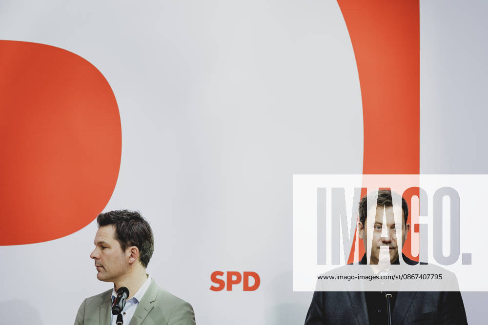 (L-R) Steffen Krach, SPD-Spitzenkandidat fuer die Abgeordnetenhaus-Wahl in Berlin, und Lars Klingbeil, Bundesminister der Finanzen, aufgenommen im Rahmen einer Pressekonferenz als Reaktion auf die Landtagswahl in Mecklenburg-Vorpommern sowie die Berliner Abgeordnetenhauswahl in Berlin, 21.09.2026. Waehrend Die Linke die Wahl in Berlin mit 25,7% vor der CDU gewonnen hat, siegte in Mecklenburg-Vorpommern die AfD mit 38,2% vor der SPD. Erstmals nicht ueber die 5%-Huerde geschafft hat es die CDU in Mecklenburg-Vorpommern. Berlin Deutschland