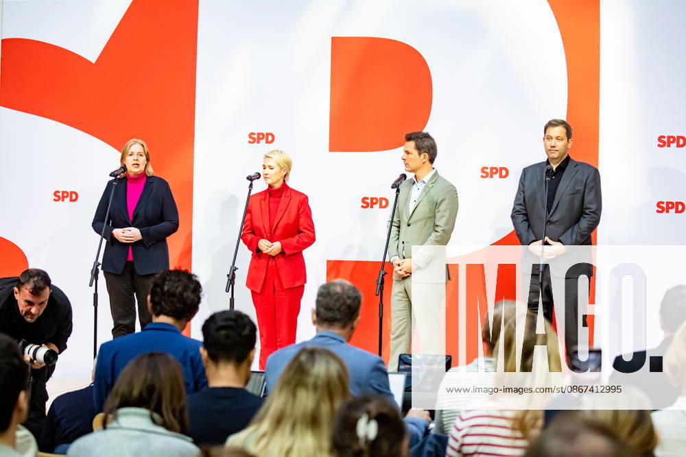 Parteivorsitzenden der SPD Bärbel Bas (L) und Lars Klingbeil (R) und Spitzenkandidaten der SPD in Mecklenburg-Vorpommern Manuela Schwesig (2L) und in Berlin Steffen Krach (2R) bei einer Pressekonferenz im Willy-Brandt-Haus in Berlin am 21. September 2026. Reaktionen auf den Landtagswahlen in Mecklenburg-Vorpommern und Berlin