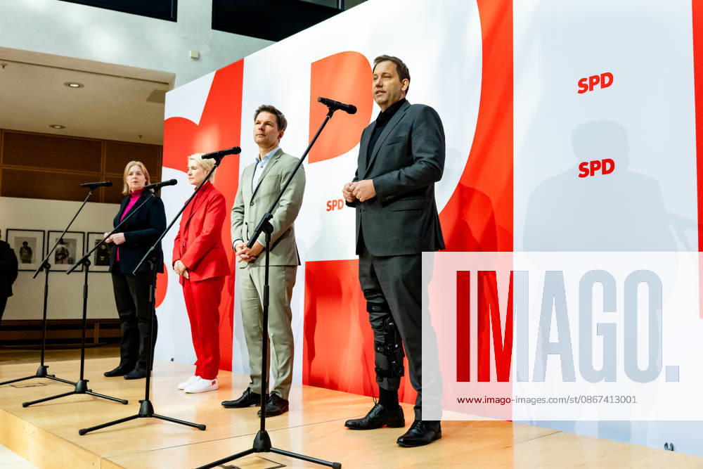 Parteivorsitzenden der SPD Bärbel Bas (L) und Lars Klingbeil (R) und Spitzenkandidaten der SPD in Mecklenburg-Vorpommern Manuela Schwesig (2L) und in Berlin Steffen Krach (2R) bei einer Pressekonferenz im Willy-Brandt-Haus in Berlin am 21. September 2026. Reaktionen auf den Landtagswahlen in Mecklenburg-Vorpommern und Berlin