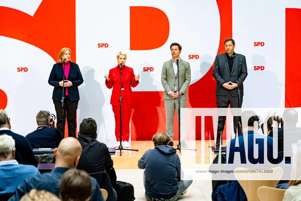 Parteivorsitzenden der SPD Bärbel Bas (L) und Lars Klingbeil (R) und Spitzenkandidaten der SPD in Mecklenburg-Vorpommern Manuela Schwesig (2L) und in Berlin Steffen Krach (2R) bei einer Pressekonferenz im Willy-Brandt-Haus in Berlin am 21. September 2026. Reaktionen auf den Landtagswahlen in Mecklenburg-Vorpommern und Berlin