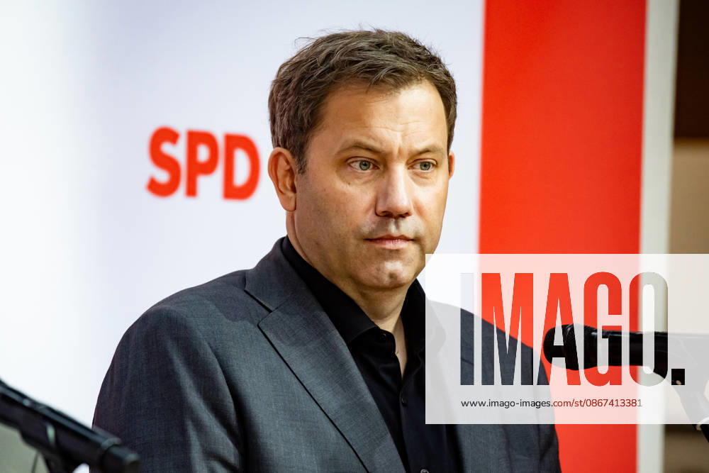 Parteivorsitzenden der SPD Bärbel Bas (L) und Lars Klingbeil (R) und Spitzenkandidaten der SPD in Mecklenburg-Vorpommern Manuela Schwesig (2L) und in Berlin Steffen Krach (2R) bei einer Pressekonferenz im Willy-Brandt-Haus in Berlin am 21. September 2026. Reaktionen auf den Landtagswahlen in Mecklenburg-Vorpommern und Berlin