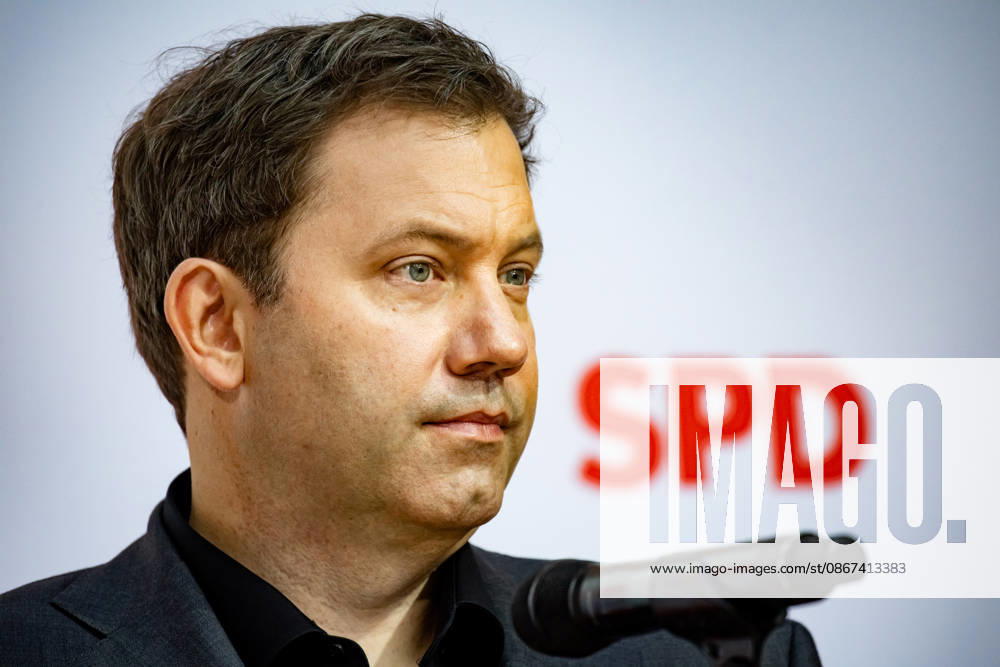 Parteivorsitzenden der SPD Bärbel Bas (L) und Lars Klingbeil (R) und Spitzenkandidaten der SPD in Mecklenburg-Vorpommern Manuela Schwesig (2L) und in Berlin Steffen Krach (2R) bei einer Pressekonferenz im Willy-Brandt-Haus in Berlin am 21. September 2026. Reaktionen auf den Landtagswahlen in Mecklenburg-Vorpommern und Berlin