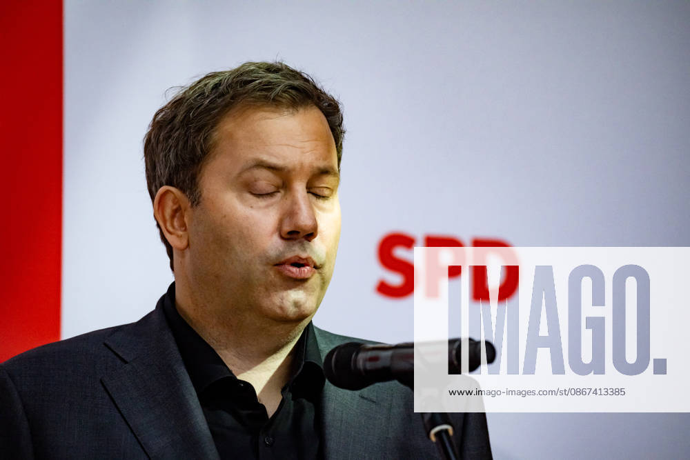 Parteivorsitzenden der SPD Bärbel Bas (L) und Lars Klingbeil (R) und Spitzenkandidaten der SPD in Mecklenburg-Vorpommern Manuela Schwesig (2L) und in Berlin Steffen Krach (2R) bei einer Pressekonferenz im Willy-Brandt-Haus in Berlin am 21. September 2026. Reaktionen auf den Landtagswahlen in Mecklenburg-Vorpommern und Berlin
