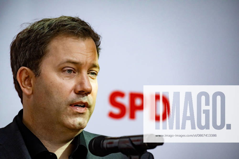Parteivorsitzenden der SPD Bärbel Bas (L) und Lars Klingbeil (R) und Spitzenkandidaten der SPD in Mecklenburg-Vorpommern Manuela Schwesig (2L) und in Berlin Steffen Krach (2R) bei einer Pressekonferenz im Willy-Brandt-Haus in Berlin am 21. September 2026. Reaktionen auf den Landtagswahlen in Mecklenburg-Vorpommern und Berlin