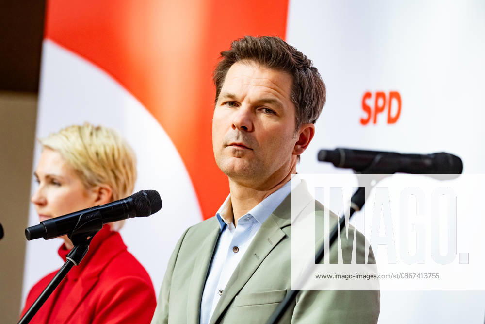 Spitzenkandidaten der SPD in Mecklenburg-Vorpommern Manuela Schwesig (L) und in Berlin Steffen Krach (R) bei einer Pressekonferenz im Willy-Brandt-Haus in Berlin am 21. September 2026. Reaktionen auf den Landtagswahlen in Mecklenburg-Vorpommern und Berlin