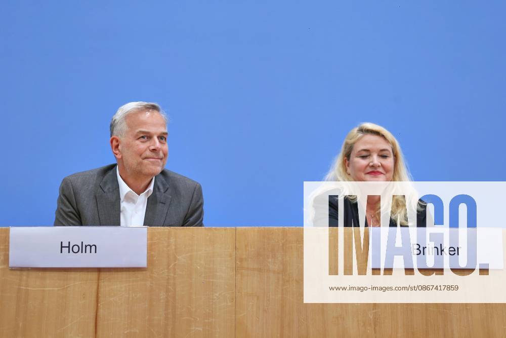 Berlin, Deutschland, 21.09.2026: Bundespressekonferenz: AfD - Auswirkungen der Landtagswahlen in Berlin und Mecklenburg-Vorpommern auf die Bundespolitik: Leif-Erik Holm, AfD-Kandidat für das Amt des Ministerpräsidenten in Mecklenburg-Vorpommern und Kristin Brinker, AfD-Spitzenkandidatin für Berlin