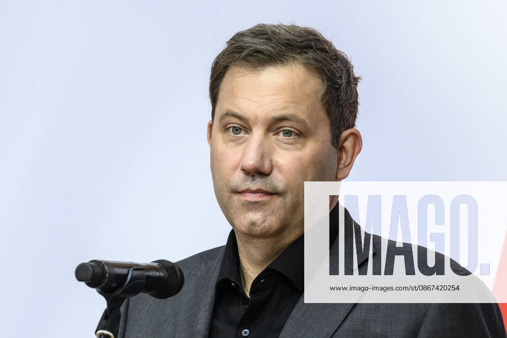 Im Bild v.l.: Lars Klingbeil, GER, Berlin, SPD Pressekonferenz nach den Wahlen in Berlin und Mecklenburg Vorpommern - MV, im Atrium, Willy-Brandt-Haus, Wilhelmstraße 141, 10963 Berlin, 21.09.2026,
