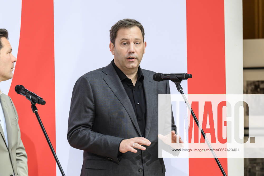 Im Bild v.l.: Lars Klingbeil, GER, Berlin, SPD Pressekonferenz nach den Wahlen in Berlin und Mecklenburg Vorpommern - MV, im Atrium, Willy-Brandt-Haus, Wilhelmstraße 141, 10963 Berlin, 21.09.2026,