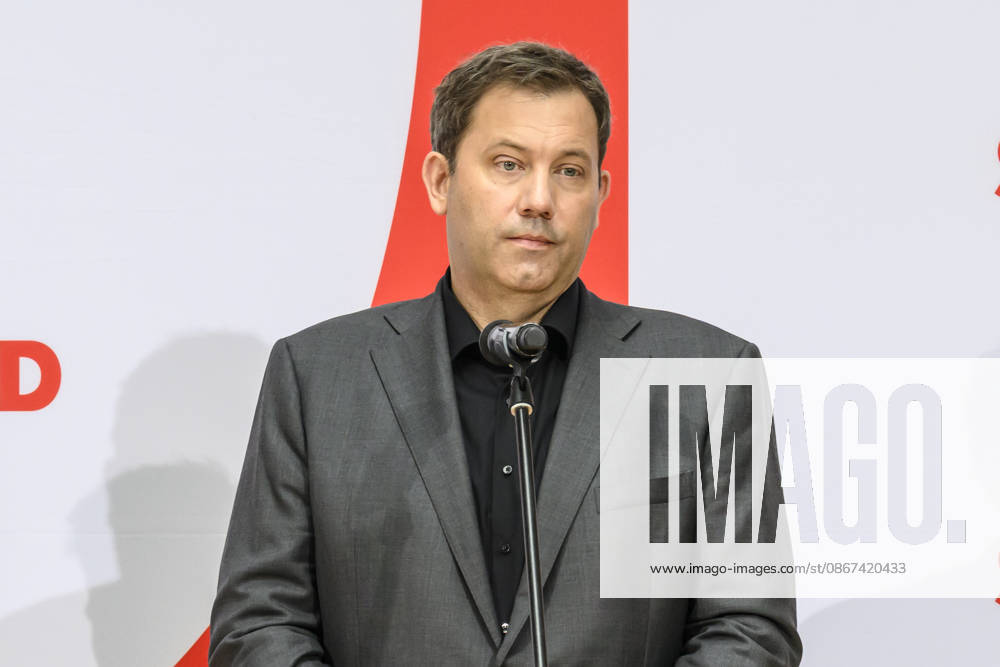 Im Bild v.l.: Lars Klingbeil, GER, Berlin, SPD Pressekonferenz nach den Wahlen in Berlin und Mecklenburg Vorpommern - MV, im Atrium, Willy-Brandt-Haus, Wilhelmstraße 141, 10963 Berlin, 21.09.2026,