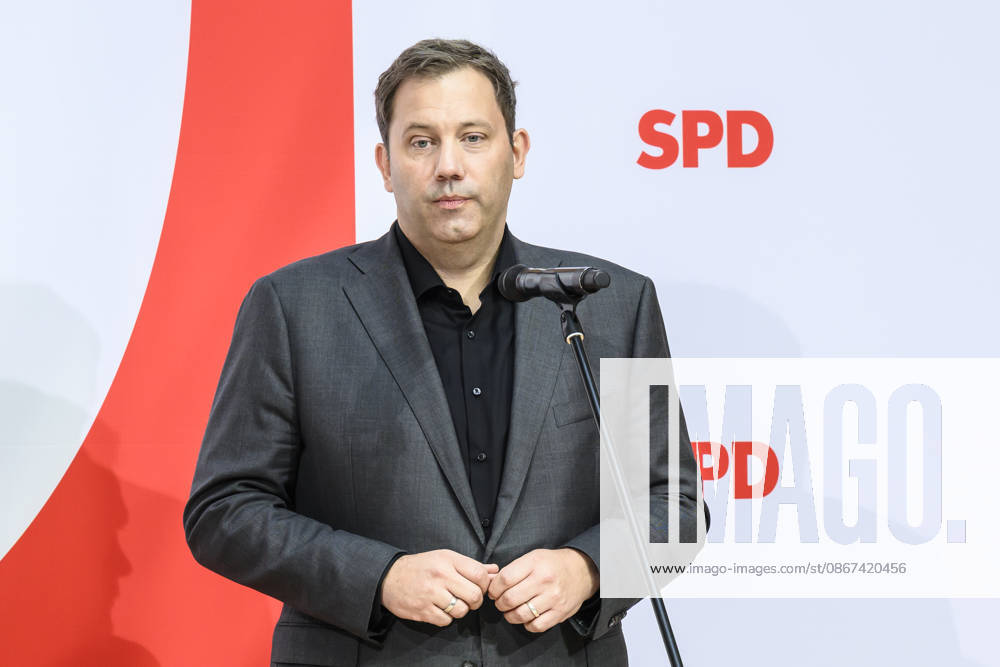 Im Bild v.l.: Lars Klingbeil, GER, Berlin, SPD Pressekonferenz nach den Wahlen in Berlin und Mecklenburg Vorpommern - MV, im Atrium, Willy-Brandt-Haus, Wilhelmstraße 141, 10963 Berlin, 21.09.2026,