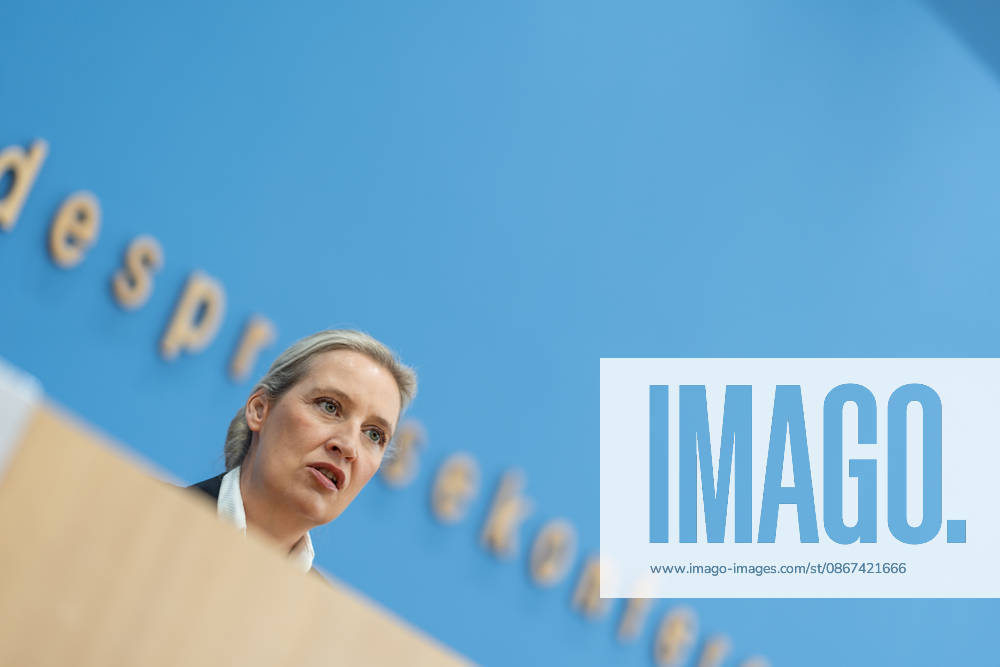 Alice Weidel, Bundesvorsitzende AfD, während der Bundespressekonferenz;Bundespressekonferenz in Berlin - Wahlnachlese nach den Landtagswahlen in Mecklenburg-Vorpommern und Berlin, Berlin Berlin Deutschland Haus der Bundespressekonferenz