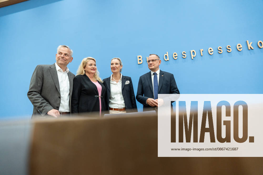 Alice Weidel, Bundesvorsitzende AfD, Tino Chrupalla, Bundesvorsitzender AfD, Leif-Eric Holm, Ministerpräsidentenkandidat Landtagswahl Mecklenburg-Vorpommern und Kristin Brinker, Spitzenkandidatin Berlin Abgeordnetenhaus-Wahl zu Beginn der Bundespressekonferenz;Bundespressekonferenz in Berlin - Wahlnachlese nach den Landtagswahlen in Mecklenburg-Vorpommern und Berlin, Berlin Berlin Deutschland Haus der Bundespressekonferenz