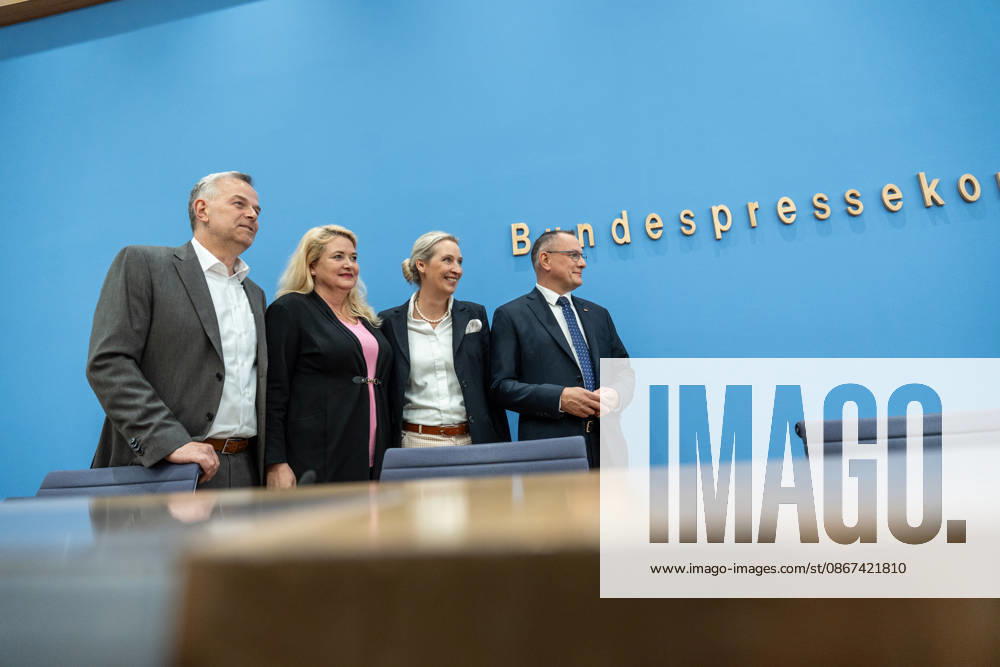 Alice Weidel, Bundesvorsitzende AfD, Tino Chrupalla, Bundesvorsitzender AfD, Leif-Eric Holm, Ministerpräsidentenkandidat Landtagswahl Mecklenburg-Vorpommern und Kristin Brinker, Spitzenkandidatin Berlin Abgeordnetenhaus-Wahl zu Beginn der Bundespressekonferenz;Bundespressekonferenz in Berlin - Wahlnachlese nach den Landtagswahlen in Mecklenburg-Vorpommern und Berlin, Berlin Berlin Deutschland Haus der Bundespressekonferenz