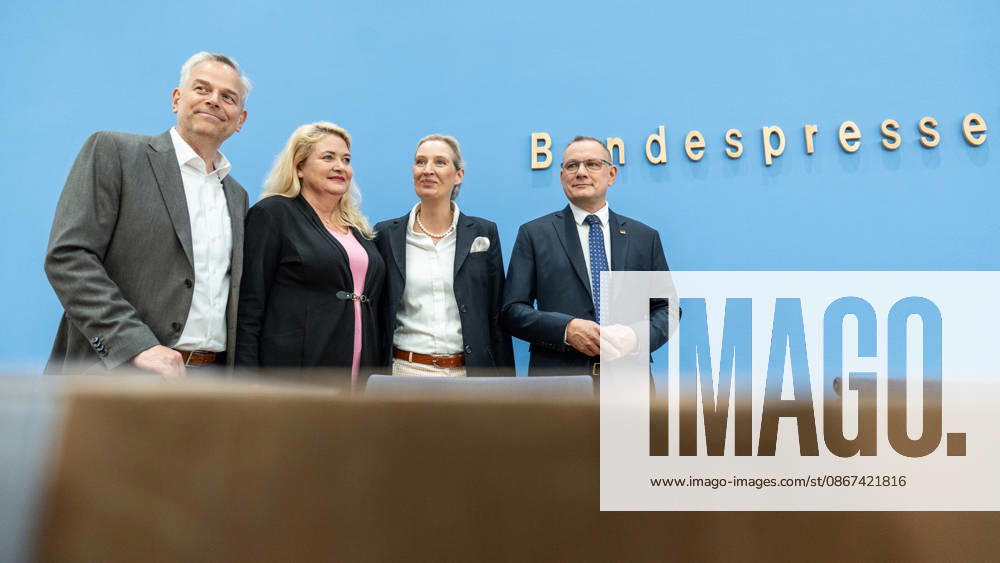 Alice Weidel, Bundesvorsitzende AfD, Tino Chrupalla, Bundesvorsitzender AfD, Leif-Eric Holm, Ministerpräsidentenkandidat Landtagswahl Mecklenburg-Vorpommern und Kristin Brinker, Spitzenkandidatin Berlin Abgeordnetenhaus-Wahl zu Beginn der Bundespressekonferenz;Bundespressekonferenz in Berlin - Wahlnachlese nach den Landtagswahlen in Mecklenburg-Vorpommern und Berlin, Berlin Berlin Deutschland Haus der Bundespressekonferenz