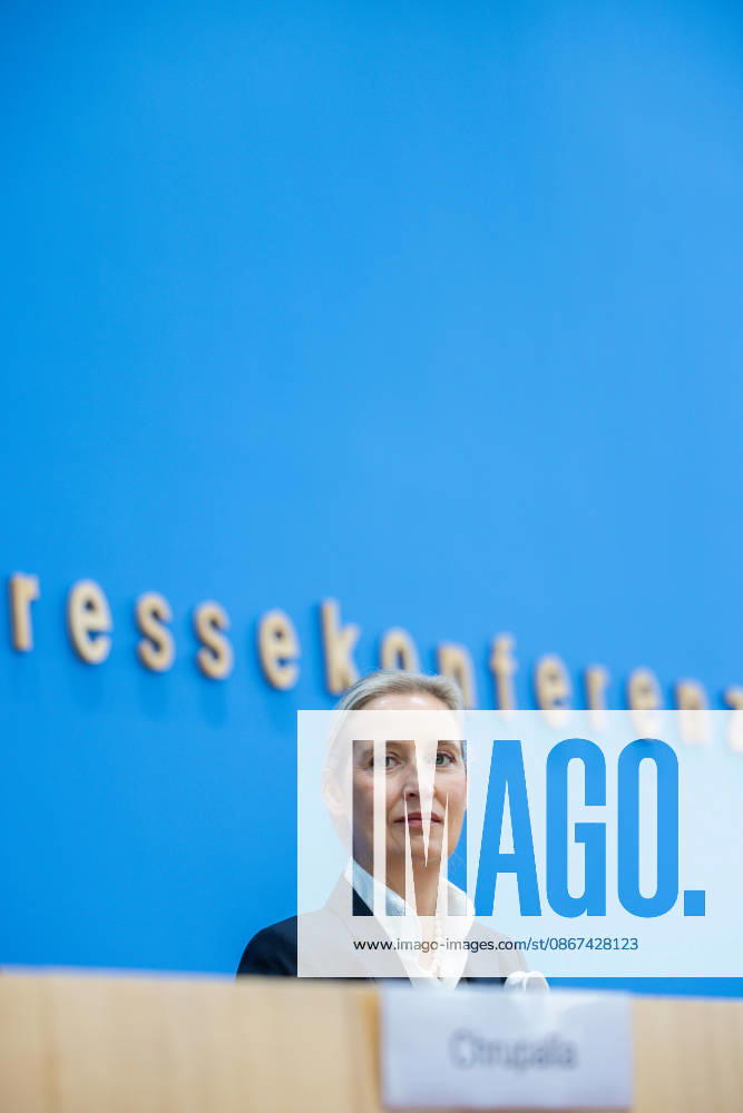 AfD - Auswirkungen der Landtagswahlen in Berlin und Mecklenburg-Vorpommern auf die Bundespolitik. Deutschland, Berlin am 21. September 2026 Einen Tag nach den Erfolgen der AfD bei den Landtagswahlen in Mecklenburg-Vorpommern und der Wahl zum Berliner Abgeordnetenhaus stellen sich die AfD-Vorsitzenden gemeinsam mit den Spitzenkandidaten Leif-Erik Holm und Kristin Brinker in der Bundespressekonferenz den Fragen der Presse. Im Bild: Alice Weidel, Bundessprecherin der AfD und Co-Vorsitzende der AfD-Fraktion im Deutschen Bundestag.
