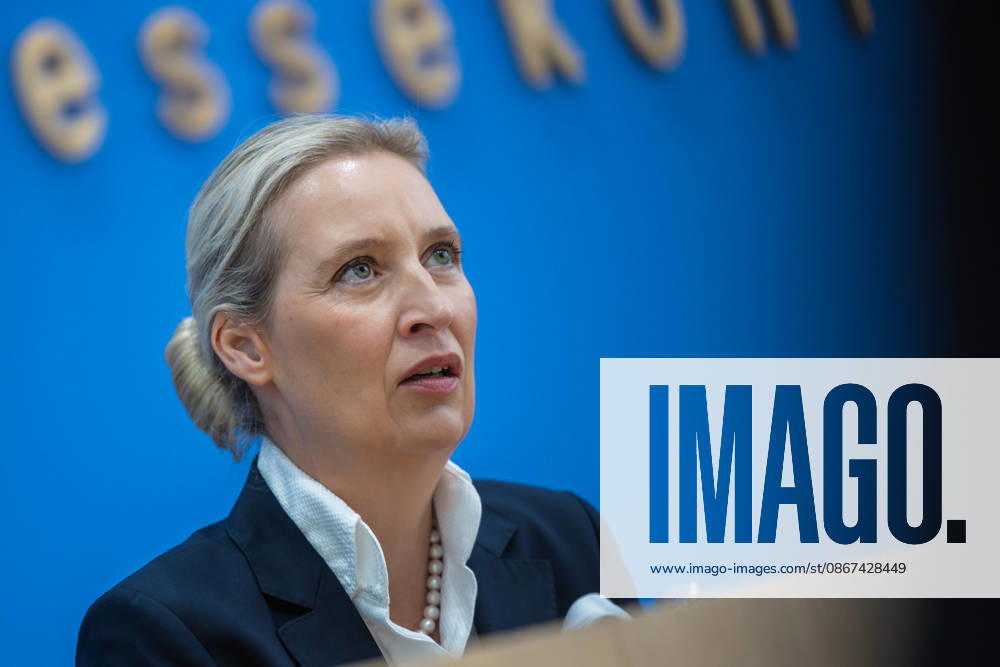 AfD - Auswirkungen der Landtagswahlen in Berlin und Mecklenburg-Vorpommern auf die Bundespolitik. Deutschland, Berlin am 21. September 2026 Einen Tag nach den Erfolgen der AfD bei den Landtagswahlen in Mecklenburg-Vorpommern und der Wahl zum Berliner Abgeordnetenhaus stellen sich die AfD-Vorsitzenden gemeinsam mit den Spitzenkandidaten Leif-Erik Holm und Kristin Brinker in der Bundespressekonferenz den Fragen der Presse. Im Bild: Alice Weidel, Bundessprecherin der AfD und Co-Vorsitzende der AfD-Fraktion im Deutschen Bundestag.
