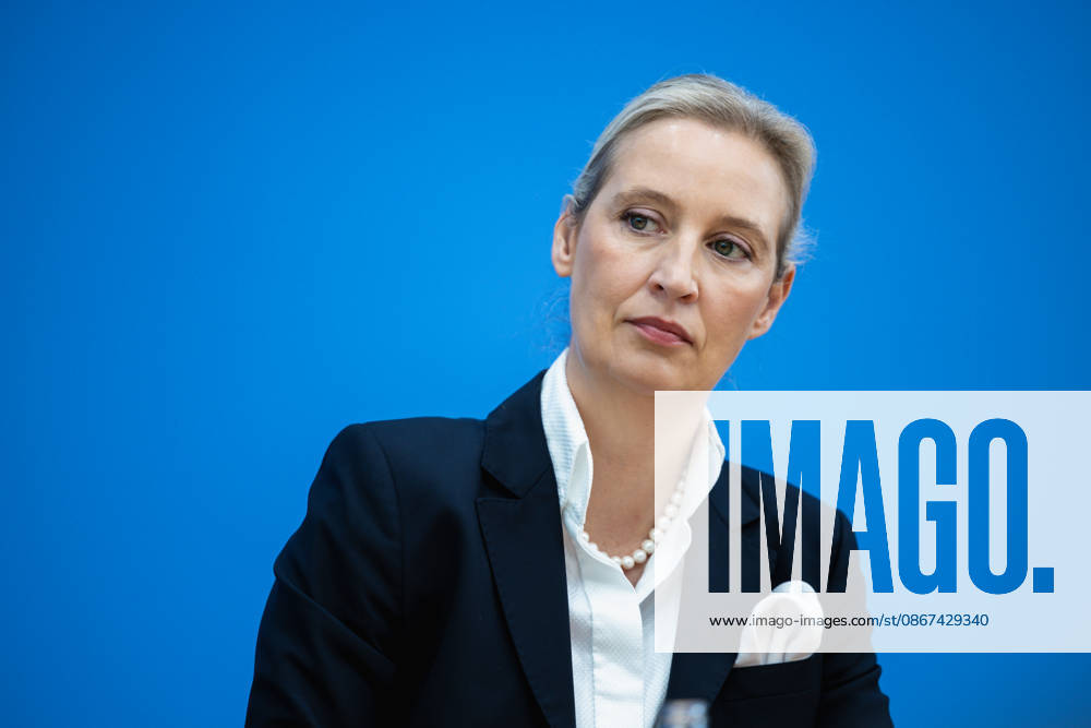 AfD - Auswirkungen der Landtagswahlen in Berlin und Mecklenburg-Vorpommern auf die Bundespolitik. Deutschland, Berlin am 21. September 2026 Einen Tag nach den Erfolgen der AfD bei den Landtagswahlen in Mecklenburg-Vorpommern und der Wahl zum Berliner Abgeordnetenhaus stellen sich die AfD-Vorsitzenden gemeinsam mit den Spitzenkandidaten Leif-Erik Holm und Kristin Brinker in der Bundespressekonferenz den Fragen der Presse. Im Bild: Alice Weidel, Bundessprecherin der AfD und Co-Vorsitzende der AfD-Fraktion im Deutschen Bundestag.
