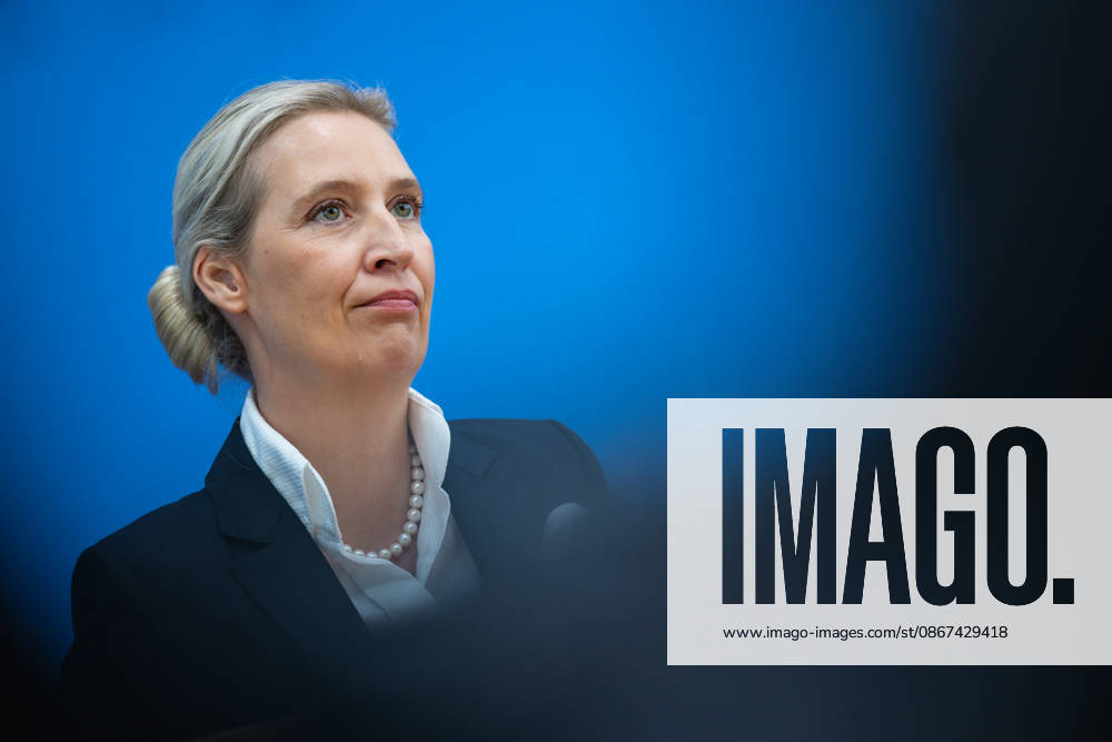 AfD - Auswirkungen der Landtagswahlen in Berlin und Mecklenburg-Vorpommern auf die Bundespolitik. Deutschland, Berlin am 21. September 2026 Einen Tag nach den Erfolgen der AfD bei den Landtagswahlen in Mecklenburg-Vorpommern und der Wahl zum Berliner Abgeordnetenhaus stellen sich die AfD-Vorsitzenden gemeinsam mit den Spitzenkandidaten Leif-Erik Holm und Kristin Brinker in der Bundespressekonferenz den Fragen der Presse. Im Bild: Alice Weidel, Bundessprecherin der AfD und Co-Vorsitzende der AfD-Fraktion im Deutschen Bundestag.