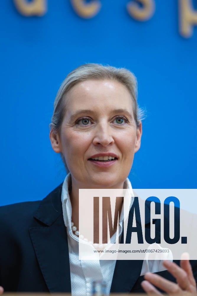 AfD - Auswirkungen der Landtagswahlen in Berlin und Mecklenburg-Vorpommern auf die Bundespolitik. Deutschland, Berlin am 21. September 2026 Einen Tag nach den Erfolgen der AfD bei den Landtagswahlen in Mecklenburg-Vorpommern und der Wahl zum Berliner Abgeordnetenhaus stellen sich die AfD-Vorsitzenden gemeinsam mit den Spitzenkandidaten Leif-Erik Holm und Kristin Brinker in der Bundespressekonferenz den Fragen der Presse. Im Bild: Alice Weidel, Bundessprecherin der AfD und Co-Vorsitzende der AfD-Fraktion im Deutschen Bundestag.