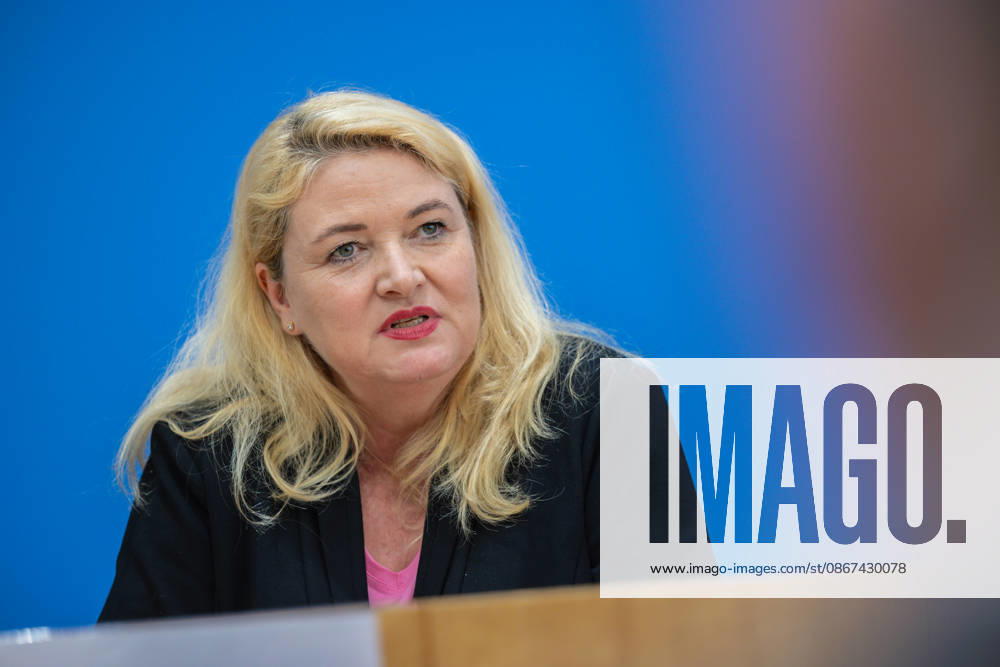 AfD - Auswirkungen der Landtagswahlen in Berlin und Mecklenburg-Vorpommern auf die Bundespolitik. Deutschland, Berlin am 21. September 2026 Einen Tag nach den Erfolgen der AfD bei den Landtagswahlen in Mecklenburg-Vorpommern und der Wahl zum Berliner Abgeordnetenhaus stellen sich die AfD-Vorsitzenden gemeinsam mit den Spitzenkandidaten Leif-Erik Holm und Kristin Brinker in der Bundespressekonferenz den Fragen der Presse. Im Bild: Kristin Brinker, AfD-Spitzenkandidatin für Berlin