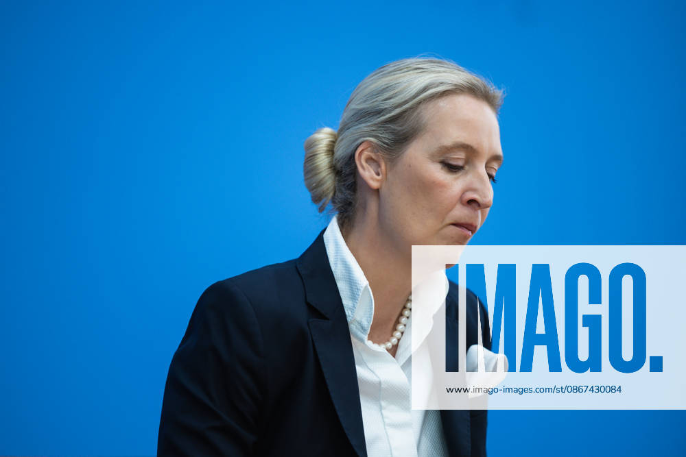 AfD - Auswirkungen der Landtagswahlen in Berlin und Mecklenburg-Vorpommern auf die Bundespolitik. Deutschland, Berlin am 21. September 2026 Einen Tag nach den Erfolgen der AfD bei den Landtagswahlen in Mecklenburg-Vorpommern und der Wahl zum Berliner Abgeordnetenhaus stellen sich die AfD-Vorsitzenden gemeinsam mit den Spitzenkandidaten Leif-Erik Holm und Kristin Brinker in der Bundespressekonferenz den Fragen der Presse. Im Bild: Alice Weidel, Bundessprecherin der AfD und Co-Vorsitzende der AfD-Fraktion im Deutschen Bundestag.