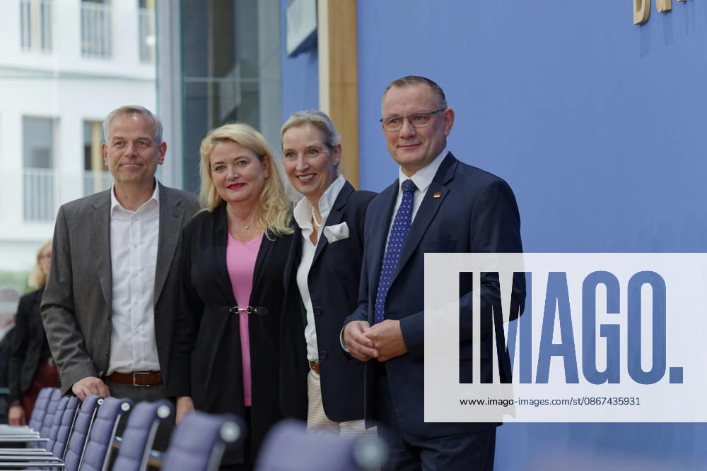 AfD-Wahlnachlese MV und Berlin 2026-09-21 Deutschland, Berlin Bundespressekonferenz: Nachlese der Landtagswahl in Mecklenburg-Vorpommern und der Wahl zum Berliner Abgeordnetenhaus durch die AfD. Im Bild v.l. Leif-Erik Holm, AfD-Kandidat für das Amt des Ministerpräsidenten in Mecklenburg-Vorpommern, Kristin Brinker, AfD-Spitzenkandidatin für Berlin, Dr. Alice Weidel, Bundesprecherin der AfD und Co-Vorsitzende der AfD-Fraktion im Deutschen Bundestag, Tino Chrupalla, Bundesprecher der AfD und Co-Vorsitzender der AfD-Fraktion im Deutschen Bundestag.