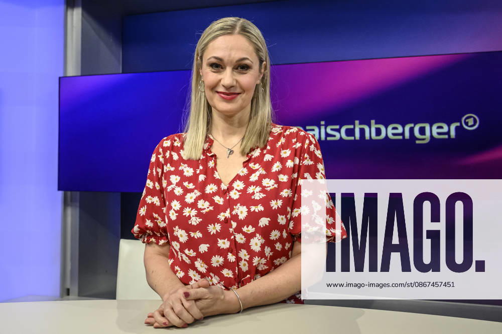 Im Bild v.l.: Ruth Moschner (Moderatorin), GER, Berlin, Studio, zu Gast bei Maischberger, politische Talkshow, TV, Format, mit Moderatorin Sandra Maischberger, Das Erste, aus Adlershof Am Studio 20, 21.09.2026,
