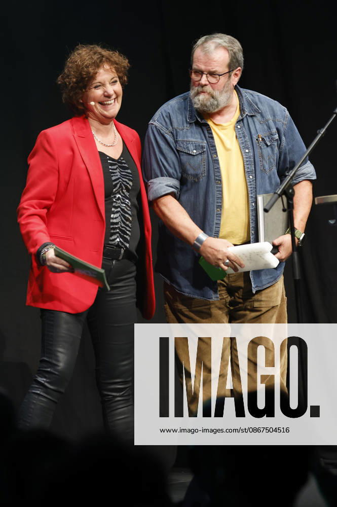 Steffi Neu und Jochen Malmsheimer bei der 10. Verleihung des Comedy-Preises Recklinghäuser Hurz im Ruhrfestspielhaus. Recklinghausen