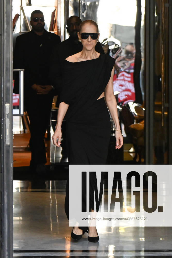 Celine Dion Leaves Her Hotel - Paris Celine Dion spend time with fans before her concert, at hotel Royal Monceau in Paris, France on September 23, 2026. Photo by Lionel Urman ABACAPRESS.COM Patis France