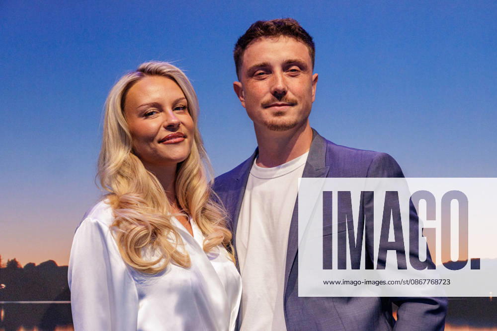 Düsseldorf. (l-r): Dagi Bee mit Ehemann Eugen Kazakov auf dem Blue Carpet zum Launch des neuen Guerlain LHeure Bleue Eau de Parfum im Düsseldorfer Lofthouse. Düsseldorf Lofthouse, Reisholzer Werftstraße Nordrhein-Westfalen Deutschland