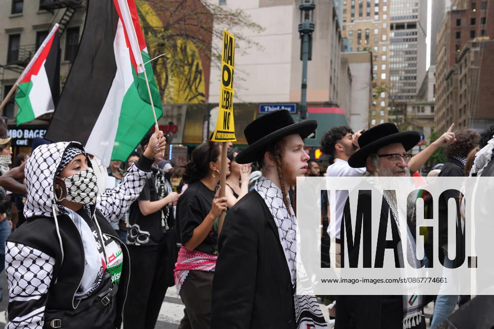 People are participating in a protest against Israeli Prime Minister Benjamin Netanyahu and his attendance at the UN General Assembly, and are expressing their dissatisfaction with the organization for allowing him to participate in New York, United States, 24 September 2026. Protesters in New York demonstrate against Netanyahu at the General Assembly: The UN makes me ashamed !ACHTUNG: NUR REDAKTIONELLE NUTZUNG!
