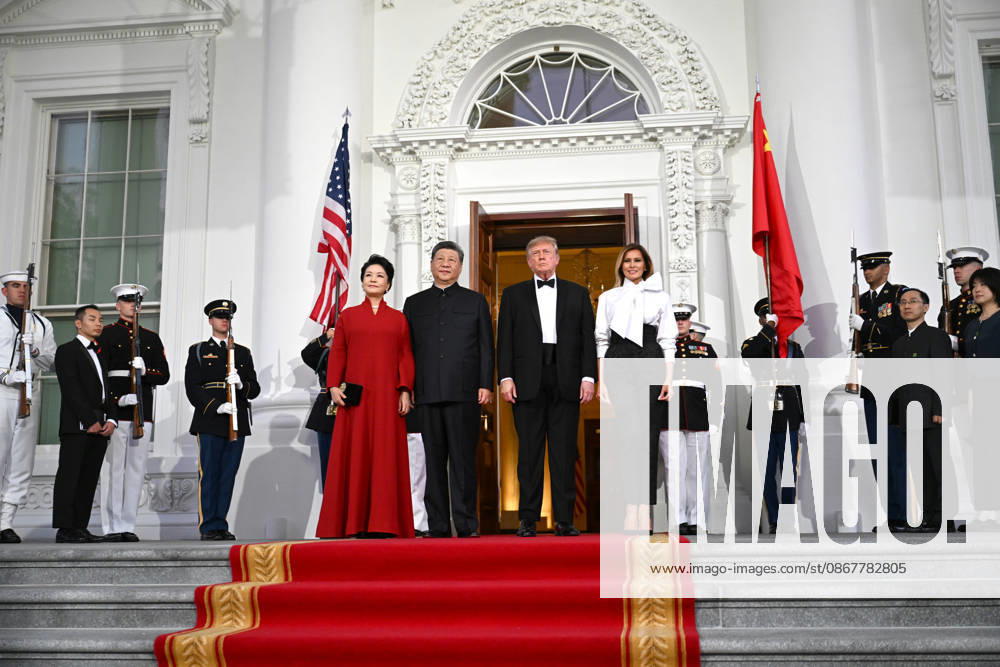 Chinese President Xi Jinping and his wife Peng Liyuan stand with President Donald Trump and First Lady Melania Trump as they arrive for a state dinner at the White House in Washington DC on Thursday, September 24, 2026. WAX20260924994 AnnabellexGordon