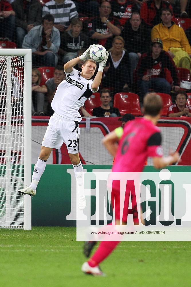 Fußball Champions League Bayer Leverkusen - KRC Genk am 28.09.2011 in der BayArena in Leverkusen Bernd Leno ( Leverkusen )