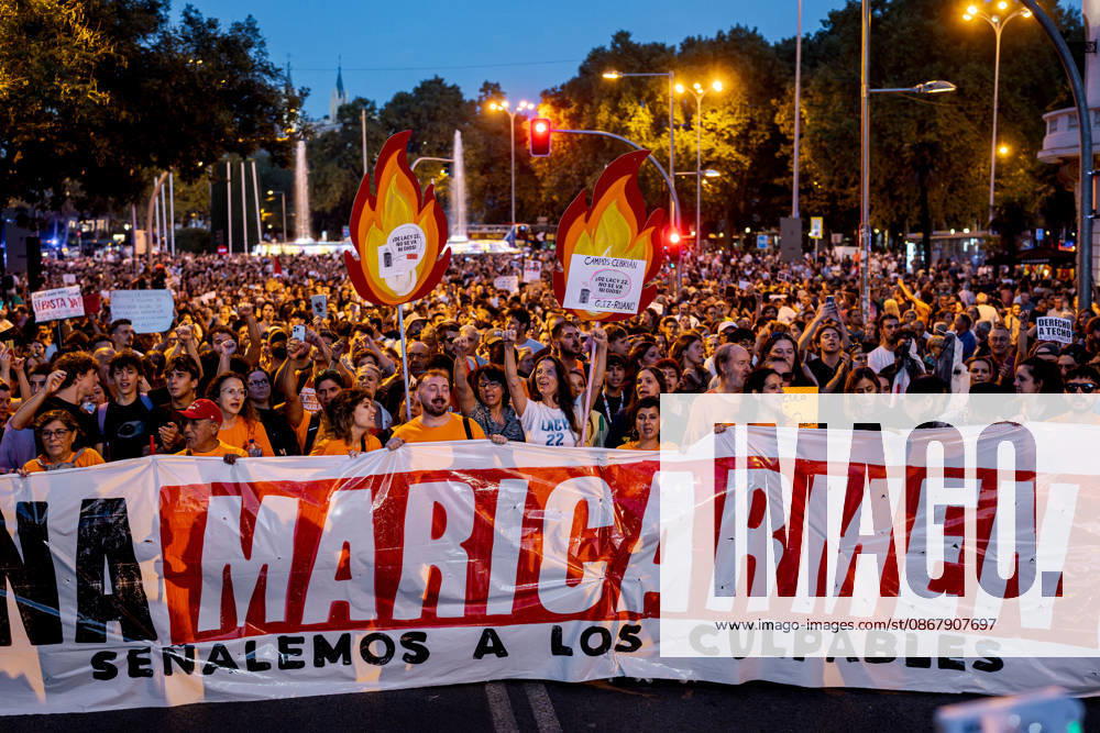 Protest in central Madrid over rising rents and Spain’s housing crisis MADRID, SPAIN - SEPTEMBER 26: Demonstrators march through central Madrid to protest high rents and demand action on Spain’s housing crisis on September 26, 2026. The protest follows the eviction of 87-year-old Maricarmen Abascal, a case that drew widespread attention in Madrid. Diego Radames Anadolu Madrid Spain. Editorial use only. Please get in touch for any other usage.