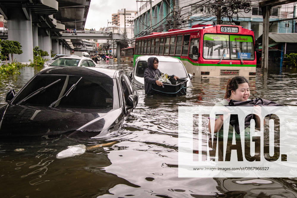Aftermath of heavy rain in Bangkok BANGKOK, THAILAND - SEPTEMBER 27: A view of flooded road after heavy rainfall in Bangkok, Thailand on September 27, 2026. The Thai Meteorological Department issued warnings for heavy to very heavy rainfall affecting Greater Bangkok and provinces across Thailand. Wissarut Weerasopon Anadolu Bangkok Thailand. Editorial use only. Please get in touch for any other usage.