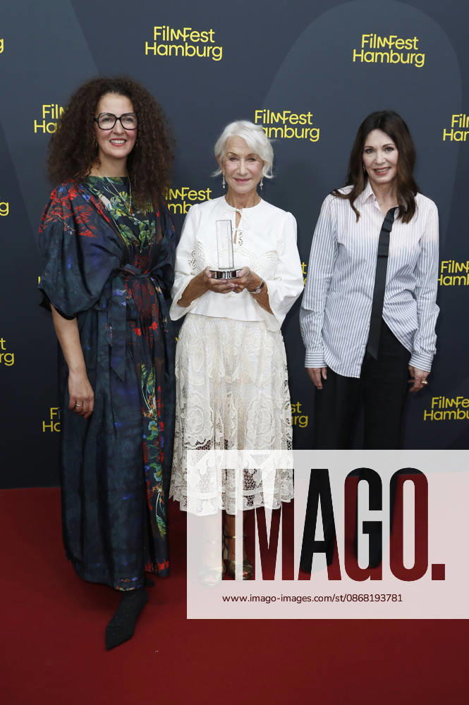 Malika Rabahallah, Helen Mirren und Iris Berben bei der Premiere des Kinofilms Ein Talent fürs Morden A Talent for Murder und Douglas Sirk Award Verleihung auf dem 34. Filmfest Hamburg im Cinemaxx Dammtor. Hamburg, Deutschland