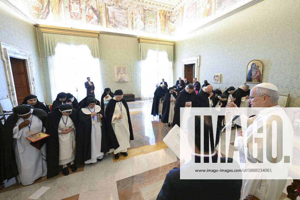 ITALY - PRIVATE AUDIENCE - VATICAN-2026 9 30 Italy, Rome, Vatican, 2026 9 30 Pope Leo XIV riceve In a private audience: Members of the International Commission of Contemplative Dominican Nuns in The Vatican . - NO BOOKS