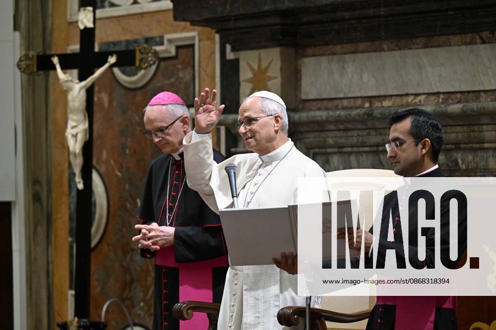 ITALY - PRIVATE AUDIENCE - VATICAN-2026 10 1 Italy, Rome, Vatican, 2026 10 1 Pope Leo XIV receives Delegation from the Hera Group in a private audience at The Vatican . - NO BOOKS