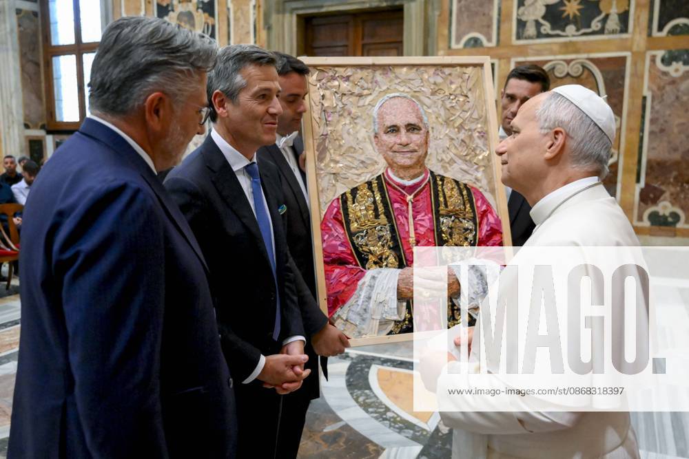 ITALY - PRIVATE AUDIENCE - VATICAN-2026 10 1 Italy, Rome, Vatican, 2026 10 1 Pope Leo XIV receives Delegation from the Hera Group in a private audience at The Vatican . - NO BOOKS
