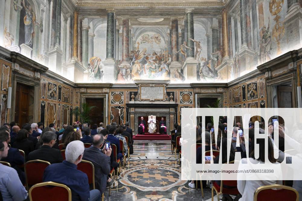 ITALY - PRIVATE AUDIENCE - VATICAN-2026 10 1 Italy, Rome, Vatican, 2026 10 1 Pope Leo XIV receives Delegation from the Hera Group in a private audience at The Vatican . - NO BOOKS