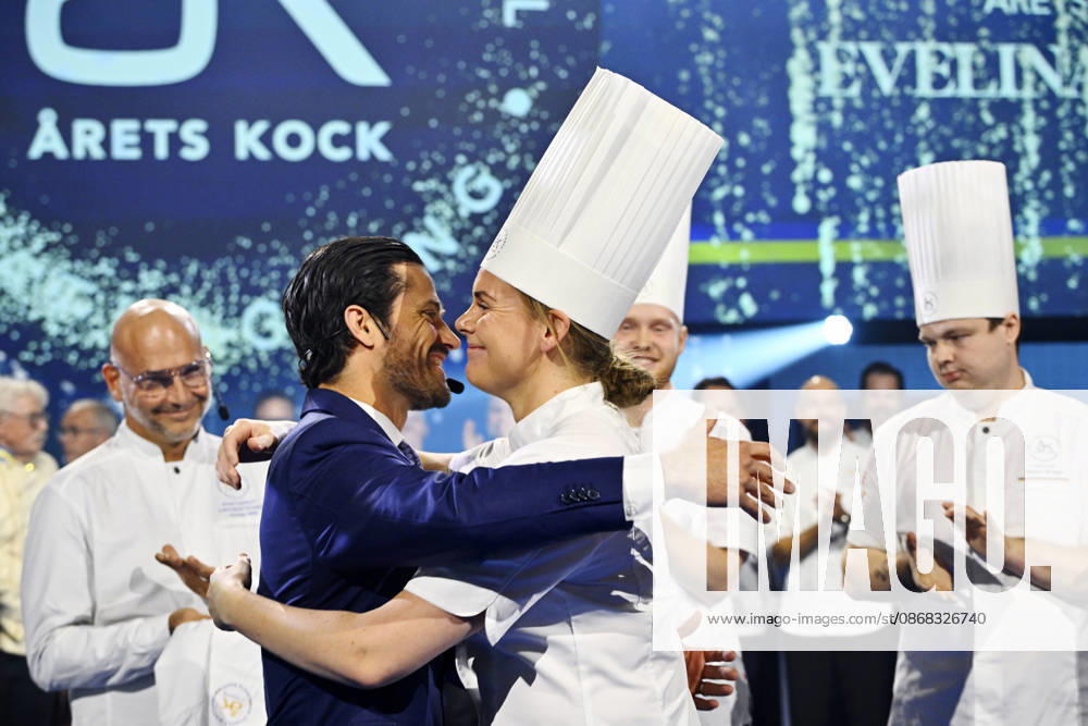 STOCKHOLM, SWEDEN 20261001 Evelina Änggren wins Chef of the Year and receives her medal from Prince Carl Philip during the Chef of the Year 2026 finals at Annexet in Stockholm STOCKHOLM SWEDEN