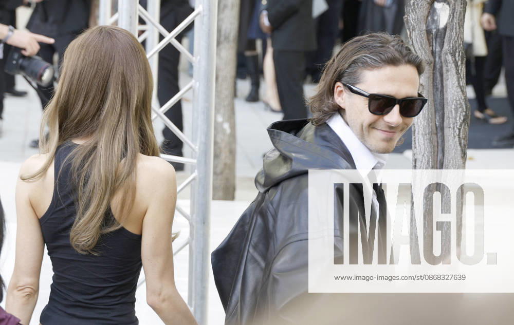 Brooklyn Beckham and his wife Nicola Peltz arrive at the Balenciaga Spring Summer 2027 Women’s Ready-to-Wear fashion show during Paris Fashion Week (PFW) at the Tennis Club de Paris, France, on October 1, 2026. Christophe Aubert, Bestimage. Arrivals at the Balenciaga fashion show as part of Paris RTW Spring Summer 2027 Fashion Week held at the Tennis Club de Paris on October 1, 2026, in Paris, France. Paris, France