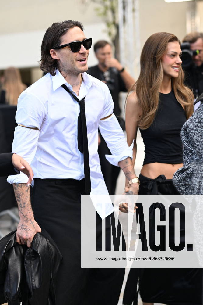 Brooklyn Beckham and his wife Nicola Peltz are back at their hotel after the Balenciaga fashion show during Paris Fashion Week on October 1, 2026. Brooklyn Beckham, who has remained estranged from his family since his 2022 wedding, is unlikely to attend the show for his mother V Beckham’s fashion house, scheduled for October 2, 2026. Pierre Perusseau Bestimage Brooklyn Beckham and his wife Nicola Peltz are back at their hotel following the Balenciaga show during PFW Fashion Week on October 1, 2026 Brooklyn Beckham, who has remained estranged from his family since his 2022 wedding, is unlikely to attend the show for his mother V Beckham’s fashion house, scheduled for October 2, 2026, in Paris, France