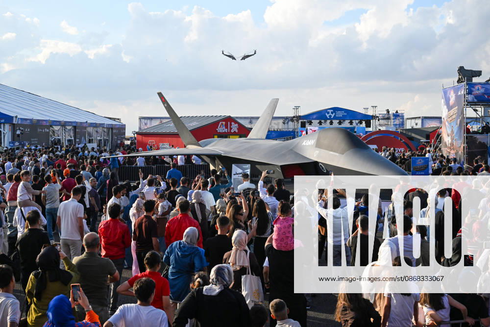 TEKNOFEST Southeast in Turkiye s Sanliurfa SANLIURFA, TURKIYE - OCTOBER 1: Visitors enjoy the Aviation, Space and Technology Festival (TEKNOFEST), as it continues on its second day at Sanliurfa GAP Airport in Sanliurfa, Turkiye, on October 1, 2026. Ozkan Bilgin Anadolu Sanliurfa Turkey. Editorial use only. Please get in touch for any other usage.