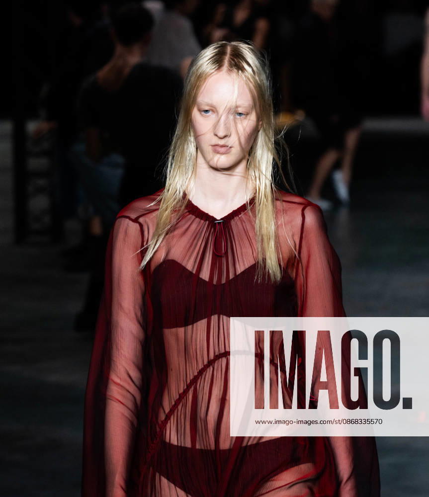 Paris Fashion Week Women s Wear SPRING SUMMER 2027 Collection by ALAINPAUL, October 1, 2026, photography by Sylvie Lefort, MAXPPP 01 10 2026 @Sylvie Lefort Photography MAXPPP 10 01 26 Models showcase designs from the ALAINPAUL Women’s Spring Summer 2027 collection during Paris Fashion Week in Paris, France, October 1, 2026. The Women’s collections were presented from September 28 to October 6, 26